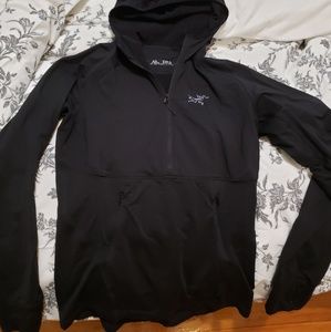 Arcteryx form fitting 1/4 zip up